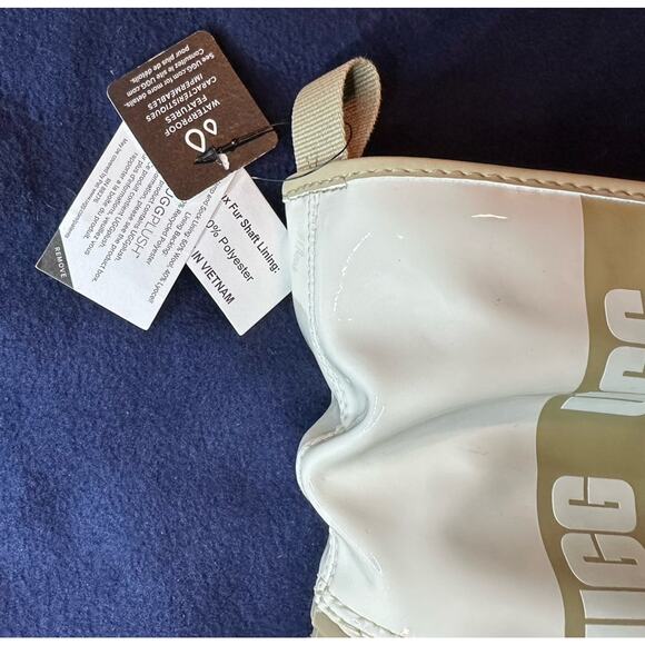 Girls UGG Classic Jasmine Brellah Mini Waterproof Boots S/N 1143697K New Size 2 - Picture 5 of 7